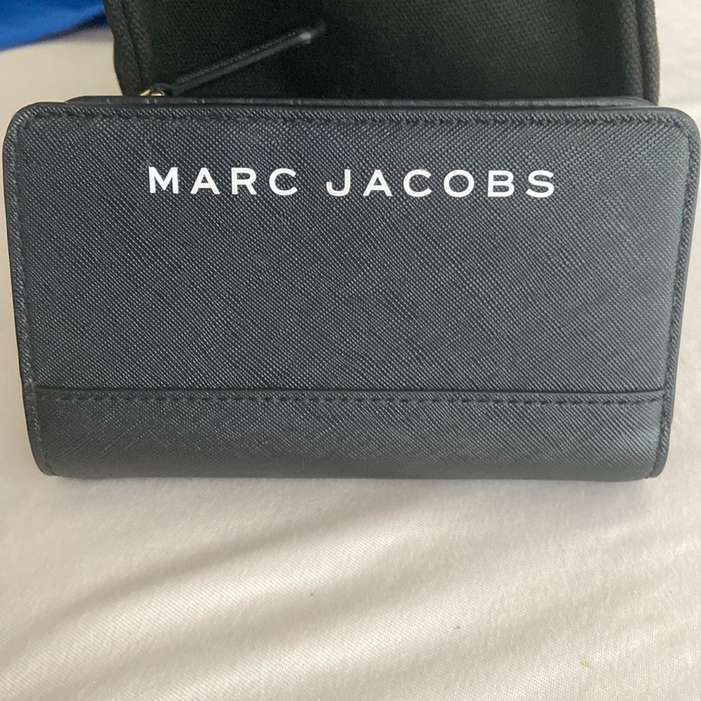 Marc Jacobs Saffiano Compact Wallet